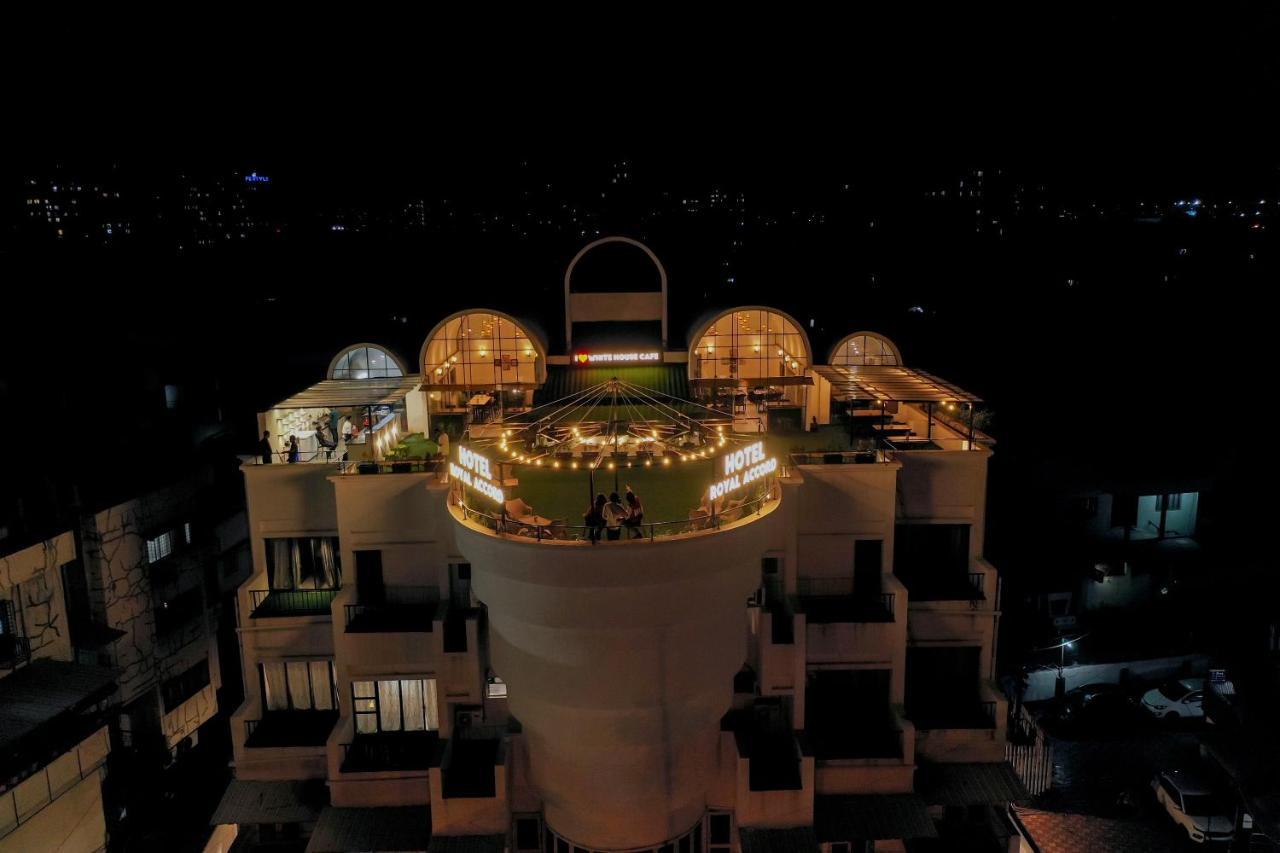 Hotel Royal Accord سورات المظهر الخارجي الصورة