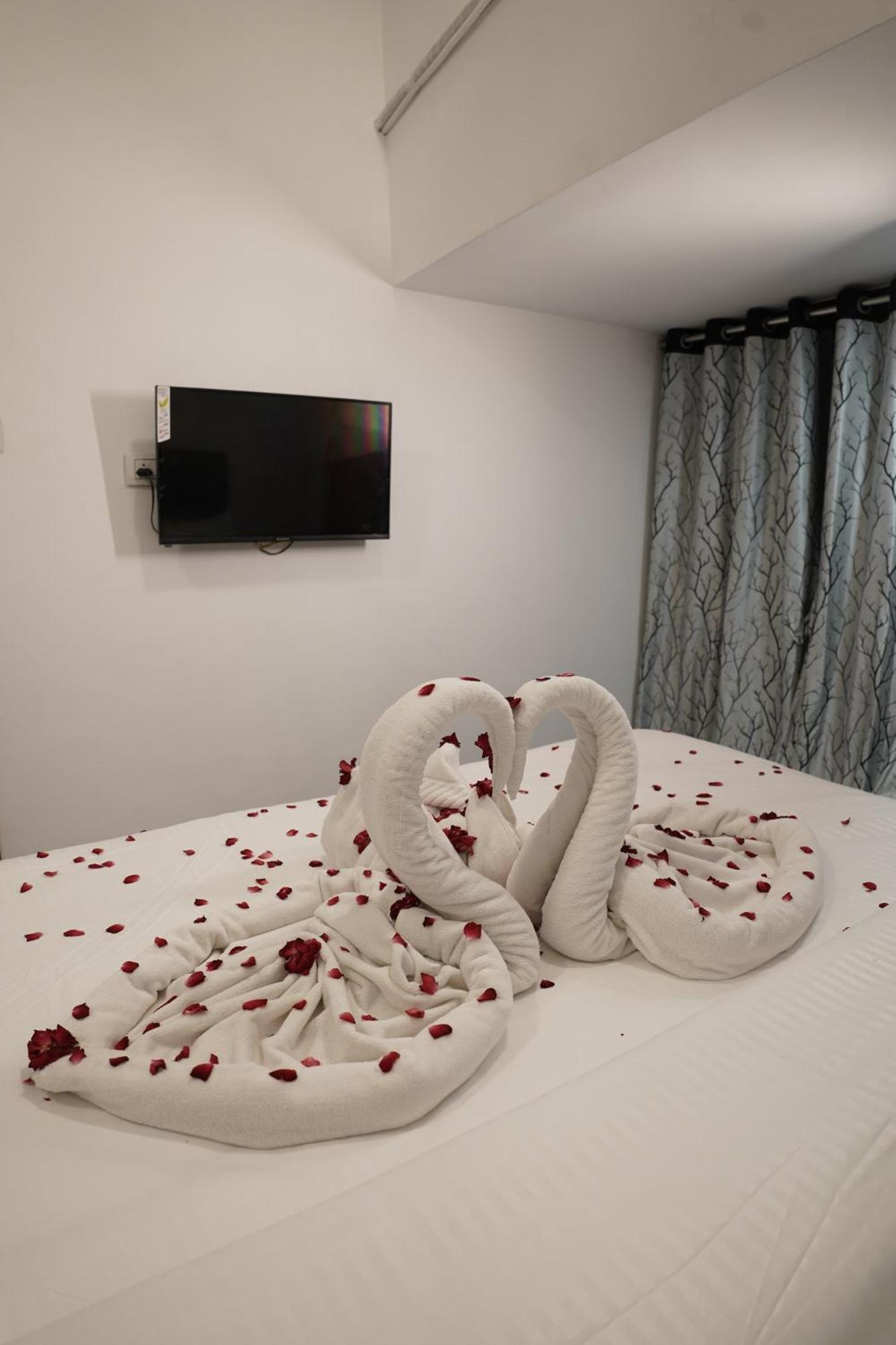 Hotel Royal Accord سورات المظهر الخارجي الصورة