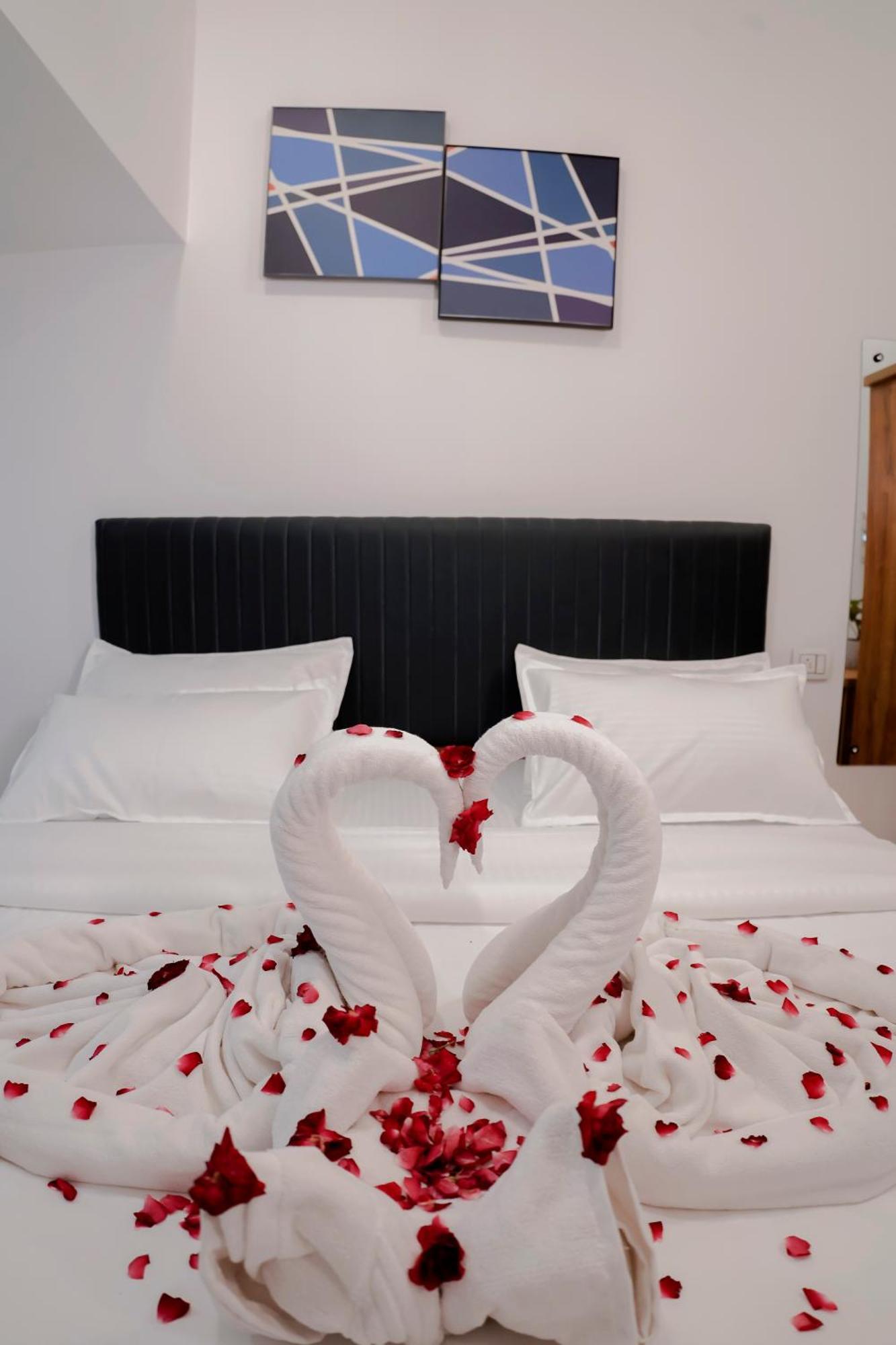 Hotel Royal Accord سورات المظهر الخارجي الصورة