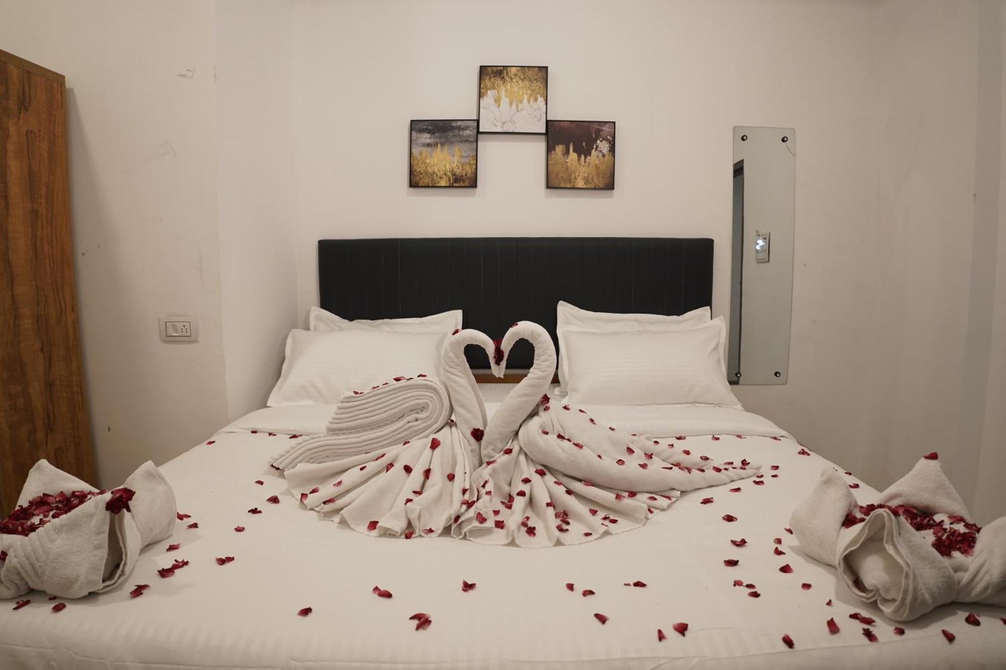 Hotel Royal Accord سورات المظهر الخارجي الصورة