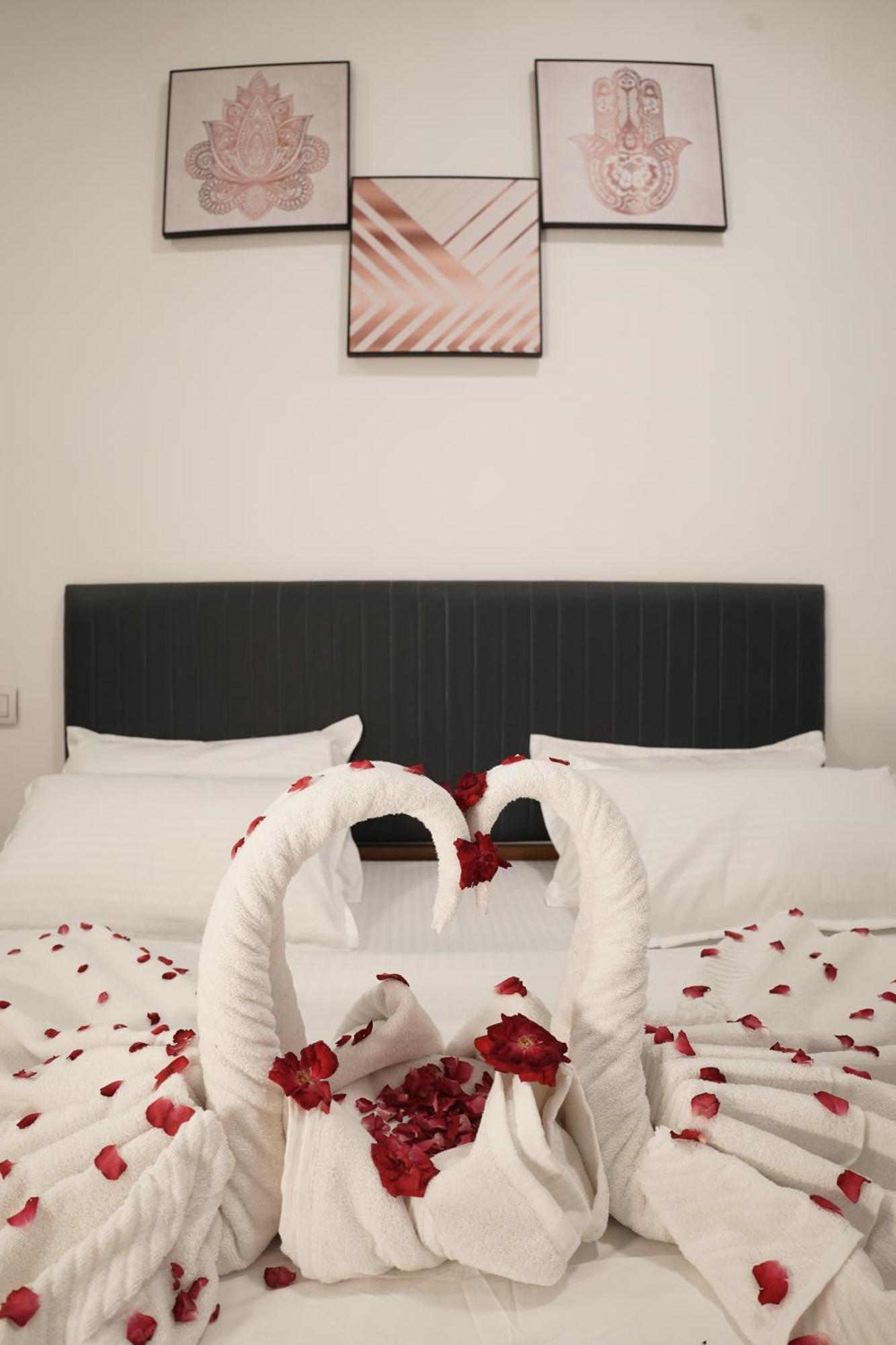 Hotel Royal Accord سورات المظهر الخارجي الصورة