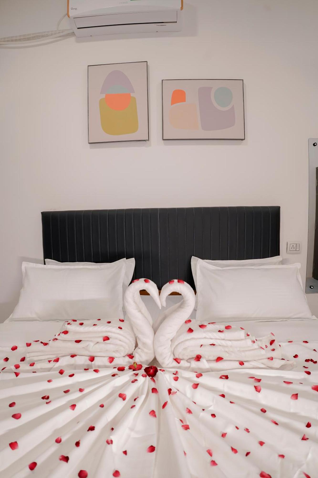 Hotel Royal Accord سورات المظهر الخارجي الصورة