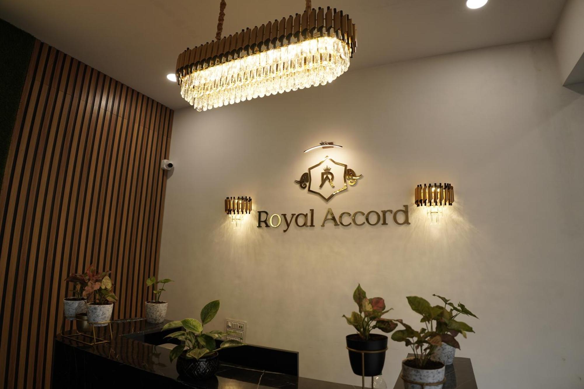 Hotel Royal Accord سورات المظهر الخارجي الصورة