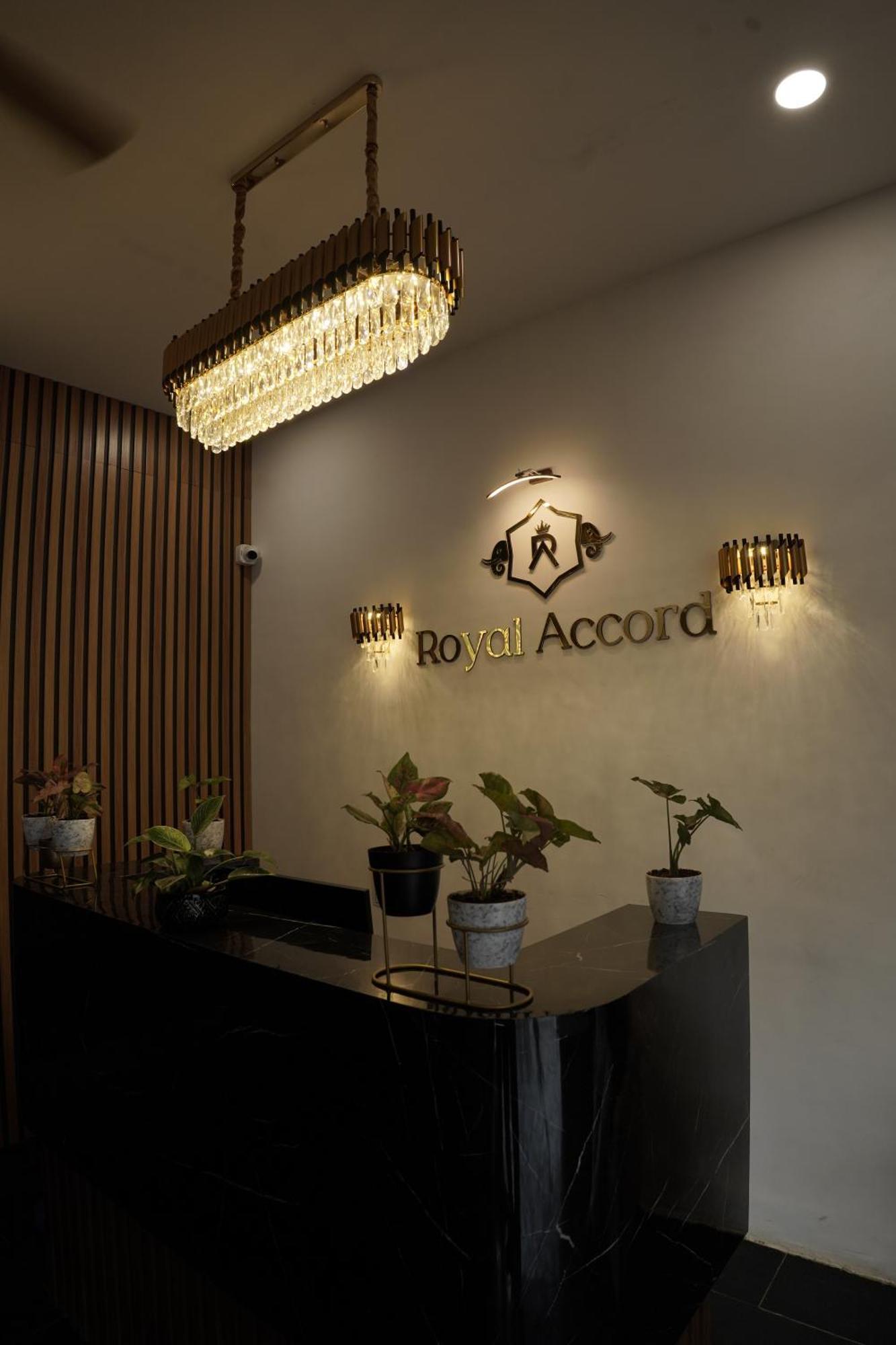 Hotel Royal Accord سورات المظهر الخارجي الصورة