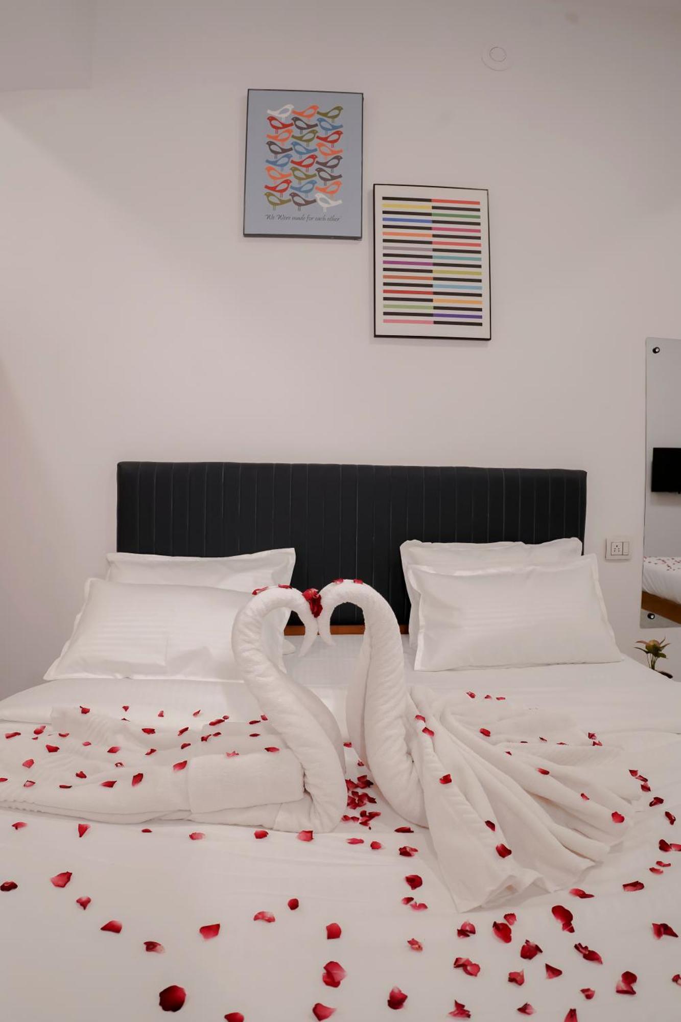 Hotel Royal Accord سورات المظهر الخارجي الصورة
